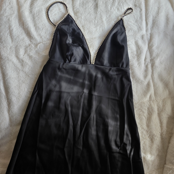 Elegant Black Satin HOUSE OF HARLOW DRESS with Crystal Size 6 - Picture 5 of 14